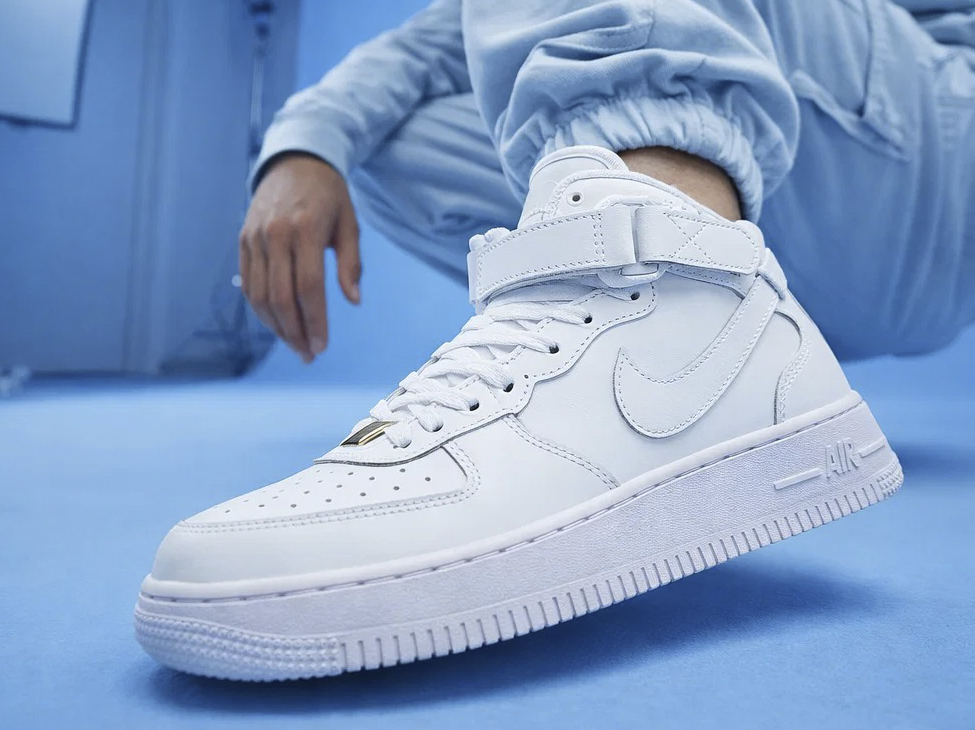 Nike Air Force 1 Mid vs Low: какие кроссовки выбрать под свой стиль