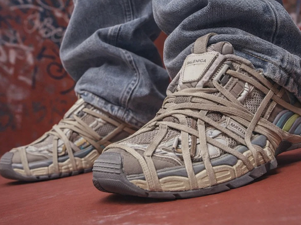 Как носить кроссовки баленсиага: с широкими джинсами, спортивные штаны или брюки