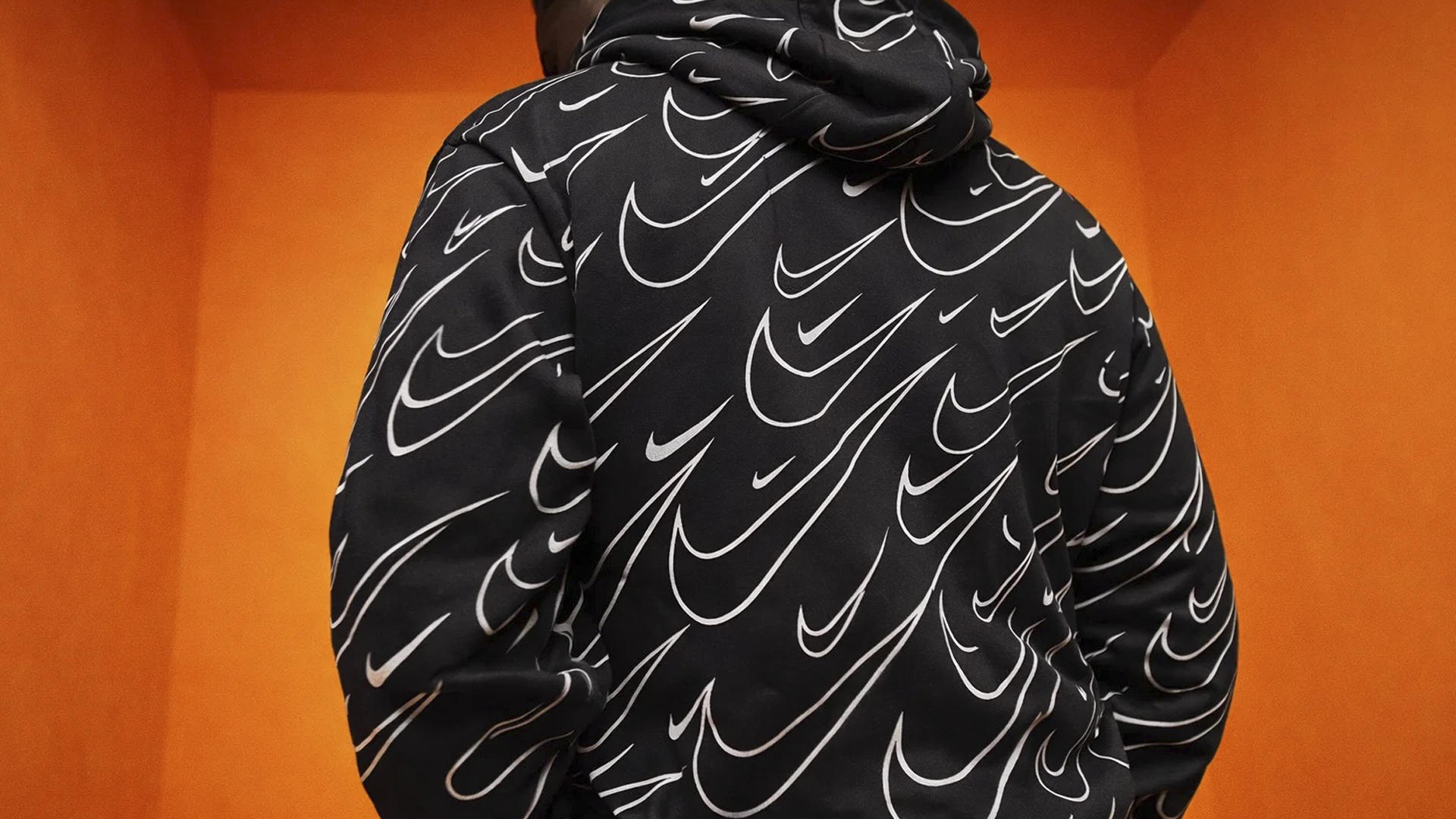 Как выглядеть стильно с худи Nike: 10 образ на каждый день