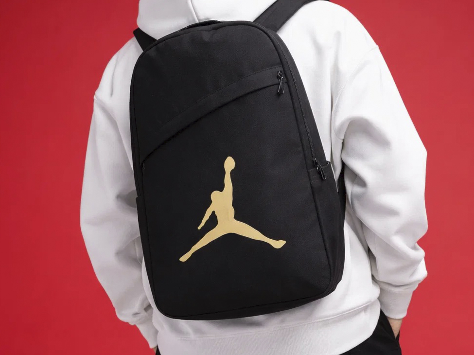 С чем носить рюкзак Nike: 5 стильных образов на каждый день