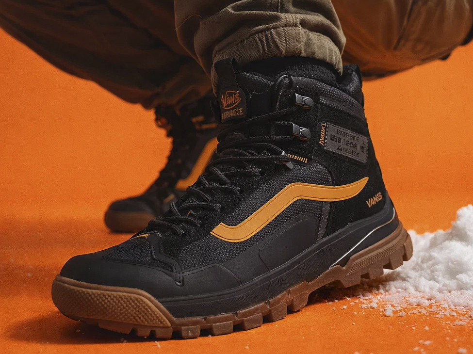 Модники выбирают эти зимние кеды Vans: фото