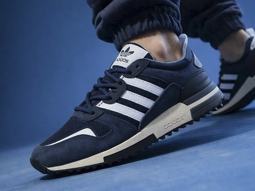  Базовые кроссовки Adidas ZX 700 под джинсы и спортивные штаны