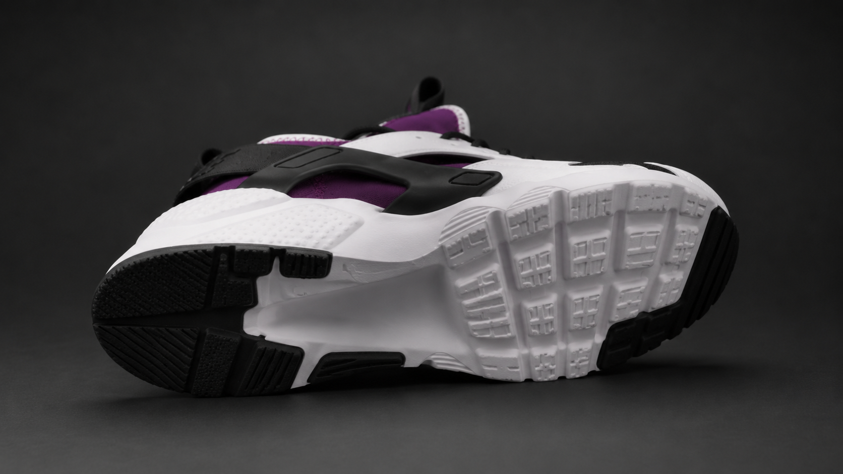 Nike Air Huarache Ultra в повседневном городском образе
